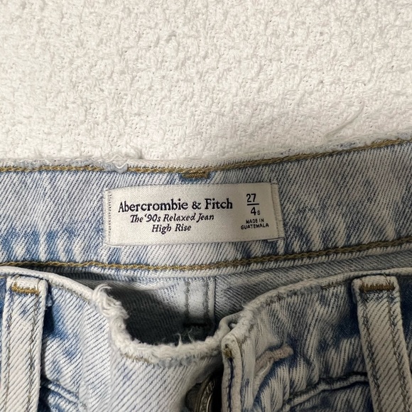 High Rise 90s Relaxed Jean - Picture 3 of 3